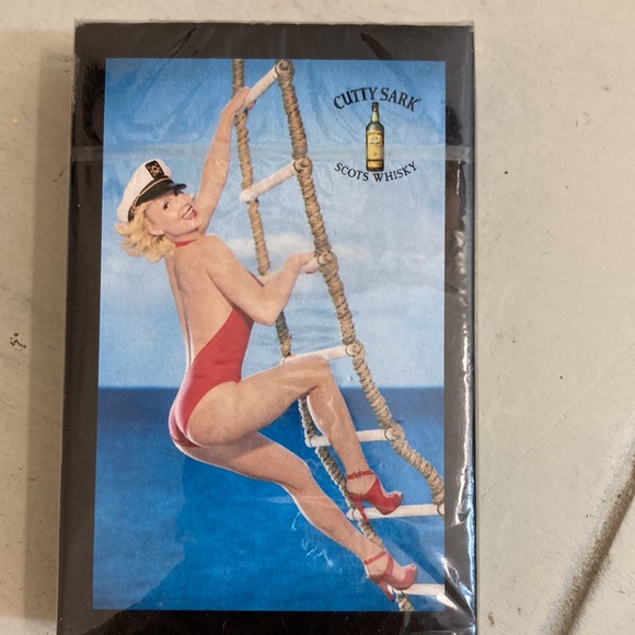 Cutty Sark Scots Whiskey vintage sailor pin up girl playing cards sealed in box - Picture 2 of 5